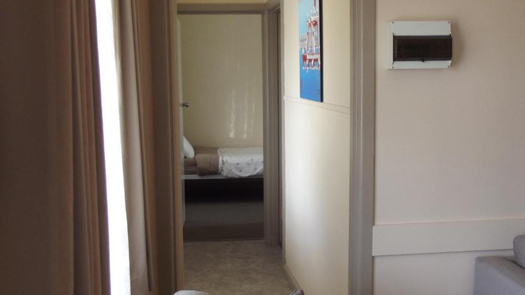 Lakes Entrance Holiday Units Aparthotel Room photo